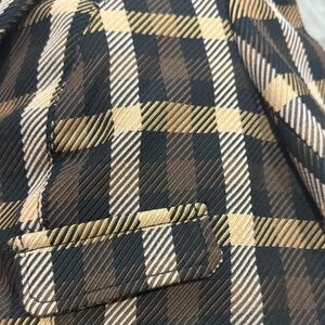 Slide into this chic blazer and be ready to turn some heads.